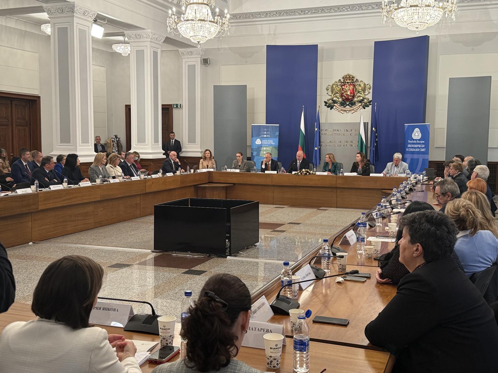 Дискусия на ИСС „Финансовата грамотност като фактор за инвестиции, доходи и еврозона